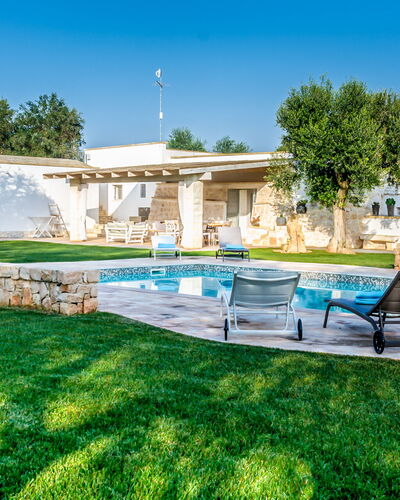 Trulli Itaka: Propriété, Bâtiment, Biens, Immobilier, Maison, Zone Résidentielle, Architecture, Herbe, Piscine, Domicile