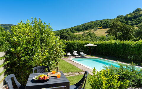 Villa Il Nido: L'Eau, Plante, Ciel, Meubles, Propriété, Bleu Azur, Table, Chaise, Paysage Naturel, Mobilier De Jardin
