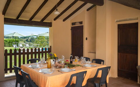 Villa La Collina: Table, Meubles, Propriété, Vaisselle, Bâtiment, Chaise, Design Intérieur, Bois, Éclairage, Nappe De Table