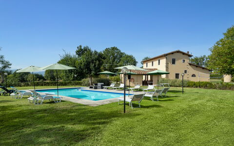 Villa La Collina: Ciel, Plante, L'Eau, Propriété, Bâtiment, Arbre, Piscine, Fenêtre, Ombre, Mobilier De Jardin