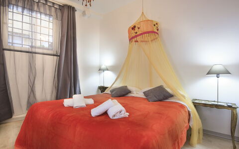 Diamonds & Rust: Chambre, Lit, Pièce, Meubles, Propriété, Cadre De Lit, Drap De Lit, Design Intérieur, Suite, Literie