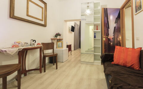 Diamonds & Rust: Pièce, Propriété, Design Intérieur, Meubles, Sol, Bâtiment, Maison, Table, Immobilier, Sol