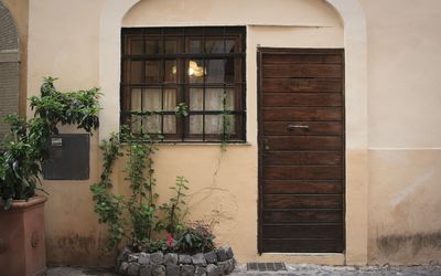 Diamonds & Rust: Porte, Propriété, Bâtiment, Façade, Mur, Maison, Architecture, Cambre, Fenêtre, Immobilier