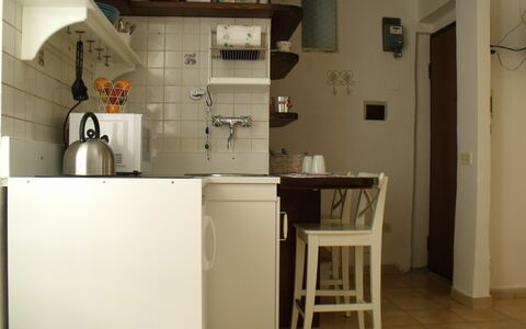Studio Moremi': Bâtiment, Cabinetry, Design Intérieur, Sol, Sol, Appareil De Cuisine, Cuisine, Bois, Gaz, Table