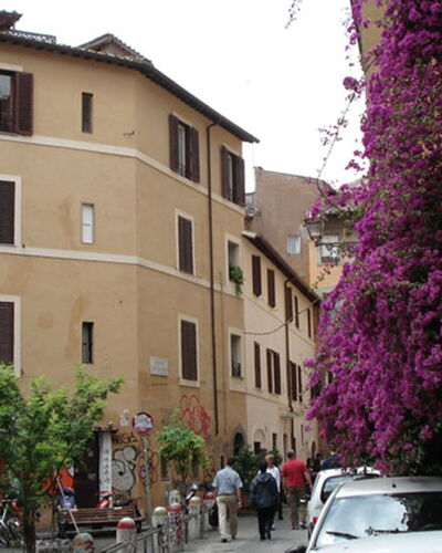 Studio Moremi': Quartier, Zone Résidentielle, Ville, Bâtiment, Propriété, Appartement, Véhicule, Architecture, Rue, Immobilier