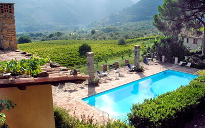 Patti 160: Piscine, Paysage Naturel, Propriété, Région Sauvage, Recours, Montagne, L'Eau, Vacances, Tourisme, Loisir