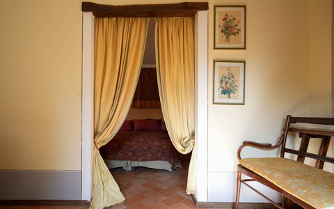 Agriturismo Il Molinello: Bâtiment, Meubles, Confort, Bois, Maison, Rideau, Fenêtre, Sol, Sol, Arbre