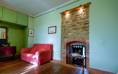 Cipresso: Propriété, Meubles, Canapé, Bois, Design Intérieur, Éclairage, Salon, Sol, Confort, Cadre