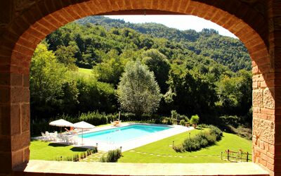 Poggio Marino: Propriété, Piscine, Paysage Naturel, Herbe, Biens, Architecture, Maison, Arbre, Immobilier, Paysage