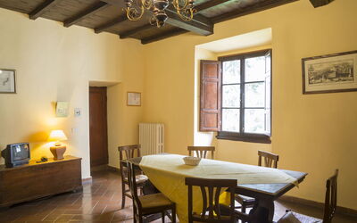 Buondelmonti 5: Pièce, Propriété, Bâtiment, Design Intérieur, Jaune, Meubles, Plafond, Table, Maison, Salle À Manger
