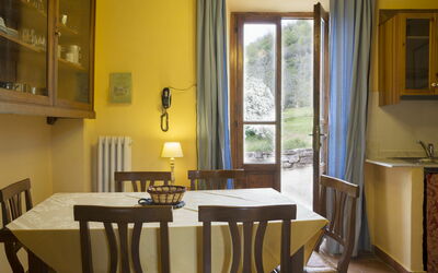 Spino 1: Pièce, Propriété, Salle À Manger, Design Intérieur, Meubles, Bâtiment, Jaune, Table, Maison, Immobilier