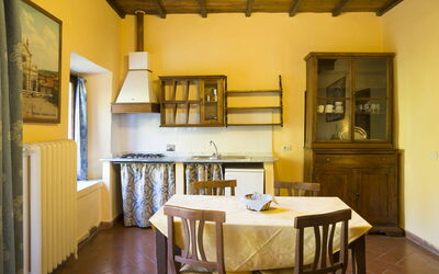 Torchio 3: Pièce, Propriété, Bâtiment, Jaune, Meubles, Design Intérieur, Salle À Manger, Maison, Table, Plafond