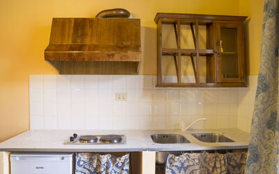 Buondelmonti 3: Pièce, Comptoir, Cuisine, Cabinetry, Propriété, Meubles, Design Intérieur, Étagère, Maison, Bâtiment