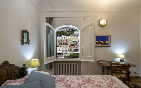 Villa Deli, In Positano, Sea View, Ac: Propriété, Meubles, Plante, Fenêtre, Table, Confort, Bois, Éclairage, Ombre, Design Intérieur