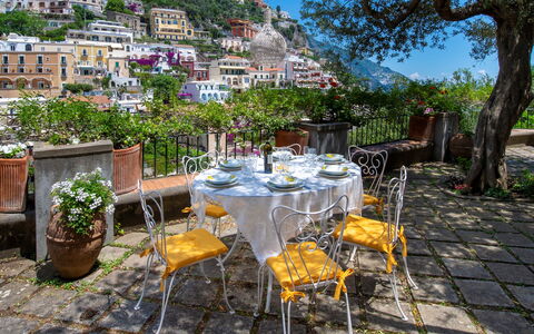 Villa Deli, In Positano, Sea View, Ac: Plante, Table, Meubles, Propriété, Chaise, Vaisselle, Ciel, Tableau De Plein Air, Pot De Fleur, Mobilier De Jardin