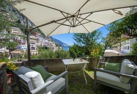 Villa Deli, In Positano, Sea View, Ac: Plante, Meubles, Propriété, Table, Communauté Des Plantes, Pot De Fleur, Bâtiment, Ombre, Mobilier De Jardin, Ciel