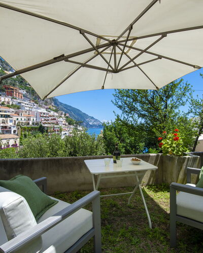 Villa Deli, In Positano, Sea View, Ac: Plante, Meubles, Propriété, Table, Communauté Des Plantes, Pot De Fleur, Bâtiment, Ombre, Mobilier De Jardin, Ciel
