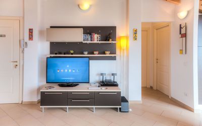 Vip Panorama Apartment: Pièce, Propriété, Meubles, Design Intérieur, Bâtiment, Salon, Maison, Cabinetry, Sol, Plafond