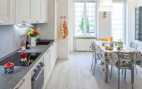 Casa Mary - Levanto: Meubles, Cuisine, Design Intérieur, Comptoir, Sol, Bois, Appareil De Cuisine, Sol, Domicile, Table