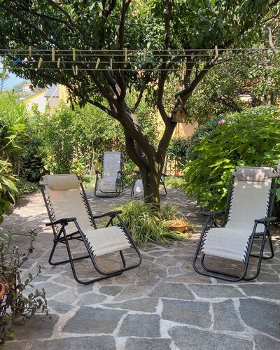 Casa Mary - Levanto: Meubles, Mobilier De Jardin, Jardin, Arbuste, Chaise, Couverture De Sol, Ombre, Arrière-Cour, Dalle