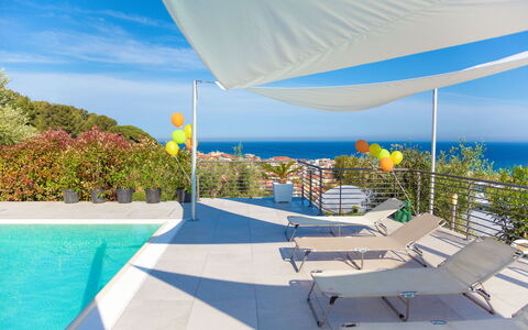 Villa Il Poggiolo - Diano Marina: Propriété, Ciel, Vacances, Immobilier, Maison, Architecture, Bâtiment, Piscine, Conception, Ombre
