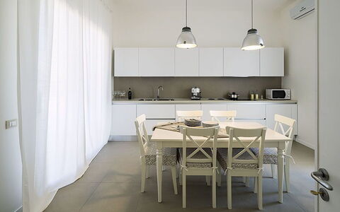 Villa Berbaro: Cabinetry, Meubles, Table, Bois, Comptoir, Design Intérieur, Cuisine, Bâtiment, Chaise