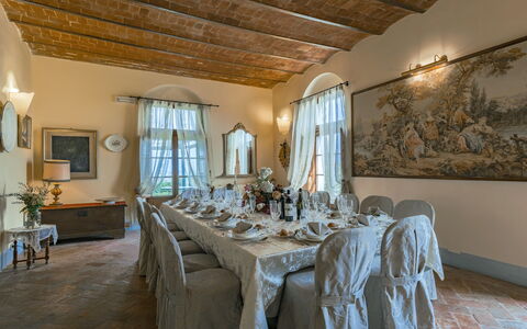 Villa Dei Michelangioli a Brolio: Pièce, Propriété, Salle À Manger, Plafond, Bâtiment, Design Intérieur, Meubles, Table, Biens, Immobilier