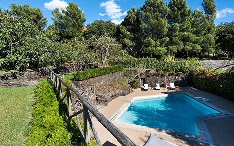 Eden Retreat: L'Eau, Nuage, Plante, Ressources En Eau, Ciel, Propriété, Communauté Des Plantes, Botanique, Piscine, Arbre
