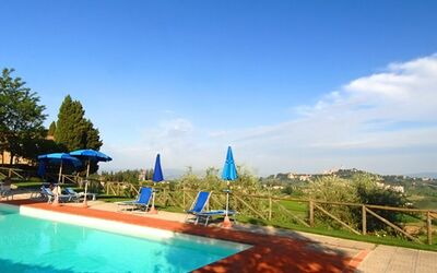 Villa San Gimignano: villa-arnilu-san-gimignano-villa-pool