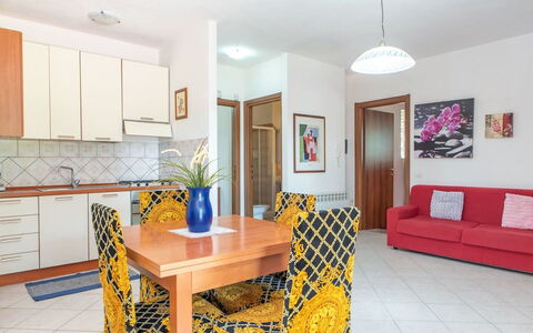 Residence Villa Smeralda: Meubles, Design Intérieur, Sol, Sol, Bois, Pièce, Plafond, Table, Chaise, Salle À Manger