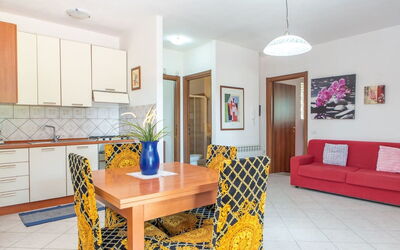 Residence Villa Smeralda 6: Meubles, Design Intérieur, Sol, Sol, Bois, Pièce, Plafond, Table, Chaise, Salle À Manger