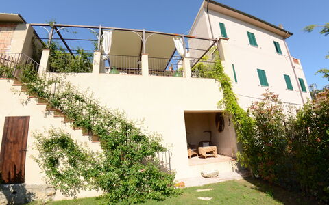 Al Colle Di Lari: Propriété, Maison, Immobilier, Bâtiment, Zone Résidentielle, Architecture, Façade, Quartier, Lot Terre, Appartement