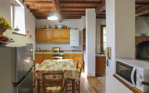 La Casa del Nonno: Meubles, Design Intérieur, Sol, Bois, Plafond, Sol, Pièce, Cuisine, Domicile, Éclairage