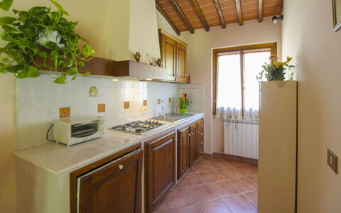 Villa le Balze: Cuisine, Comptoir, Bois, Design Intérieur, Appareil De Cuisine, Sol, Meubles, Principaux Appliance, Pièce, Éclairage