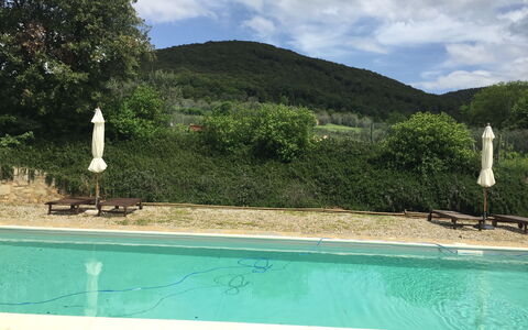 Casa Alla Minuccia Di Villa a Sesta: Piscine, Propriété, L'Eau, Ciel, Maison, Loisir, Été, Vacances, Montagne, Immobilier