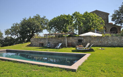 Podere Palazzo: Architecture, Propriété, Maison, Arbre, Herbe, Bâtiment, Biens, Domicile, Plante, Paysage