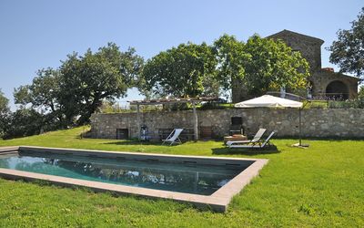 Podere Palazzo: Architecture, Propriété, Maison, Arbre, Herbe, Bâtiment, Biens, Domicile, Plante, Paysage