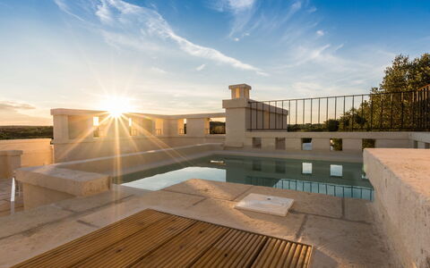 La Residenza - Corte dei Messapi: Ciel, Propriété, Architecture, Piscine, Maison, Domicile, Immobilier, Bâtiment, L'Eau, Toit