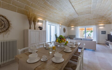 La Residenza - Corte dei Messapi: Propriété, Pièce, Design Intérieur, Bâtiment, Plafond, Salle À Manger, Meubles, Immobilier, Table, Maison