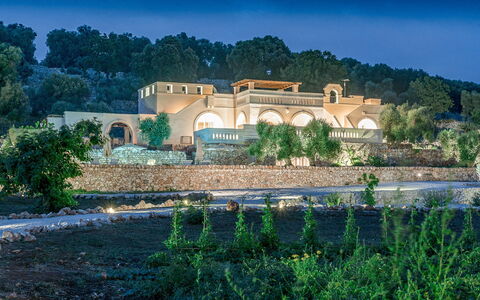 La Residenza - Corte dei Messapi: Plante, Ciel, Arbre, Bâtiment, Paysage Naturel, Paysage, Herbe, Couverture De Sol, Maison, Façade