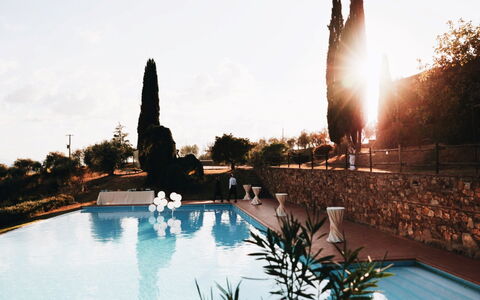 Quercia Al Poggio - Weddings And Events: L'Eau, Ciel, Plante, Piscine, Lumière, Bleu Azur, Botanique, Plan D'Eau, Arbre, Loisir