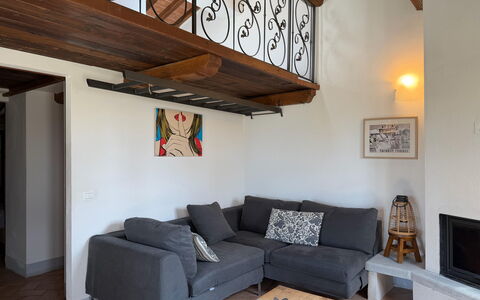Villa Eleonora: Meubles, Design Intérieur, Sol, Sol, Canapé, Bois, Plafond, Pièce, Salon, Éclairage