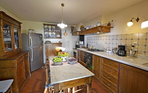 Villa Santa Maria: Comptoir, Pièce, Propriété, Meubles, Cuisine, Cabinetry, Bâtiment, Sol, Design Intérieur, Immobilier