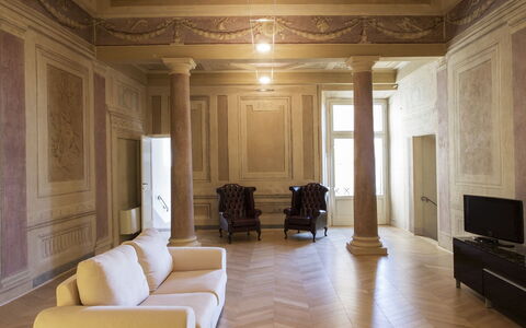 Appartamento Imperiale: Bâtiment, Sol, Design Intérieur, Propriété, Pièce, Plafond, Colonne, Architecture, Sol, Meubles
