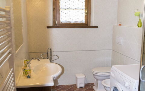 Villa Camelia: Salle De Bains, Pièce, Propriété, Sol, Design Intérieur, Bâtiment, Tuile, Maison, Luminaire Plomberie, Évier