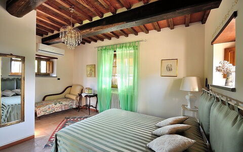 Villa Rosmarino: Chambre, Propriété, Pièce, Meubles, Plafond, Lit, Design Intérieur, Bâtiment, Drap De Lit, Cadre De Lit