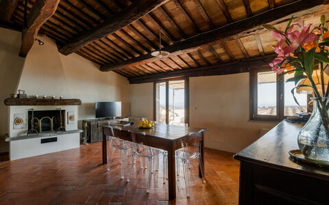 Terrazza Cortonese: Table, Fleur, Meubles, Bois, Bâtiment, Design Intérieur, Comptoir, Plante, Cabinetry, Cuisine