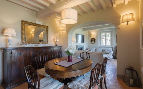 Villa Chiara: Pièce, Propriété, Bâtiment, Design Intérieur, Meubles, Plafond, Salle À Manger, Maison, Table, Immobilier