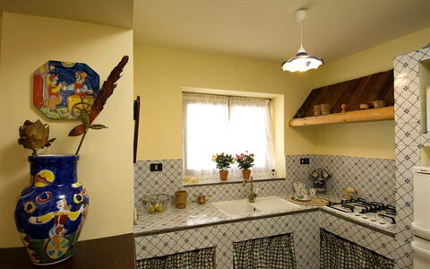 Villa Ivoni: Pièce, Propriété, Design Intérieur, Bâtiment, Cuisine, Tuile, Meubles, Maison, Sol, Domicile