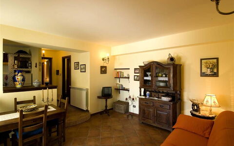 Villa Ivoni: Pièce, Propriété, Bâtiment, Design Intérieur, Meubles, Salon, Sol, Maison, Plafond, Immobilier